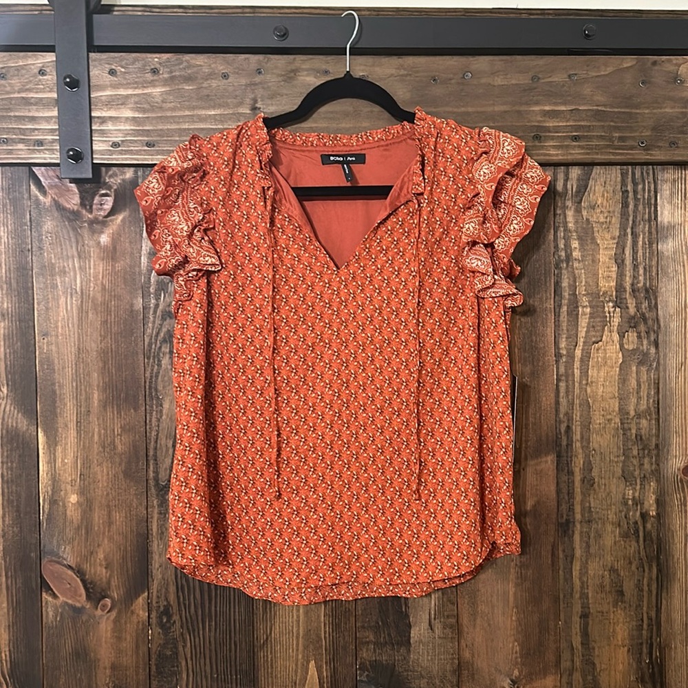 BCBG Paris flutter sleeve top L